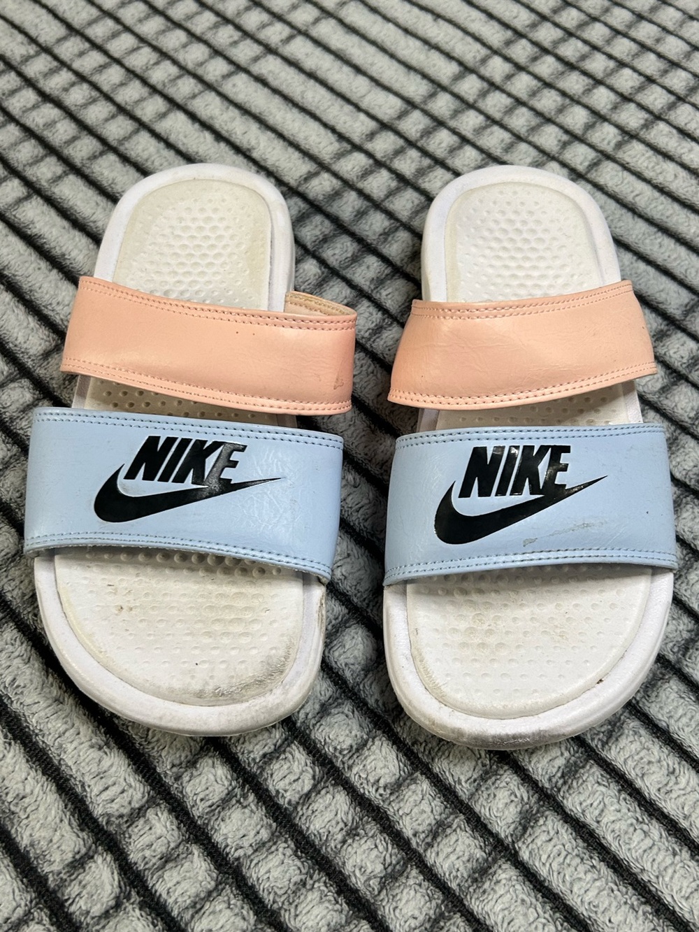 Women’s Nike Benassi Duo Ultra Slides (6.5)